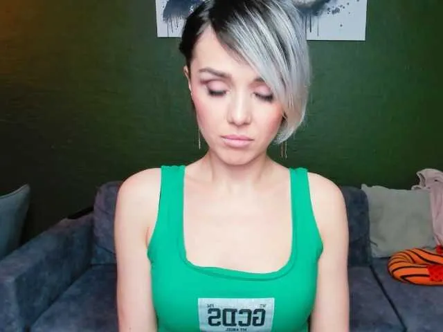 Live sex webcam photo for LizaBest #276995266