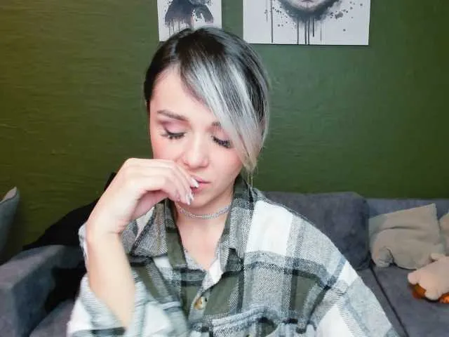 Live sex webcam photo for LizaBest #277008201