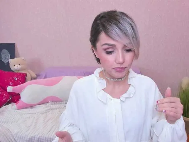 Live sex webcam photo for LizaBest #277030843