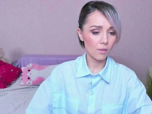 Live sex webcam photo for LizaBest #277072542