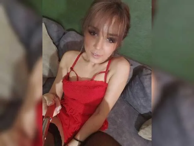 Live sex webcam photo for LizaBest #277579917