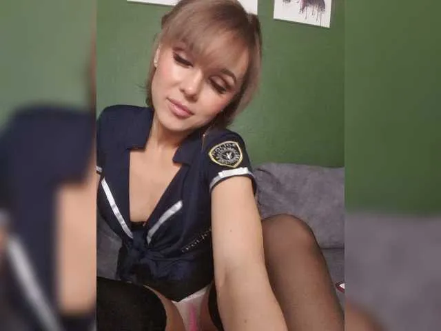 Live sex webcam photo for LizaBest #277923725
