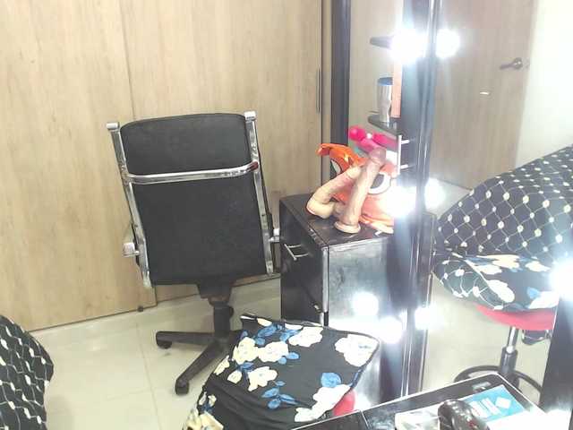 Live sex webcam photo for LizaDouson #273111809