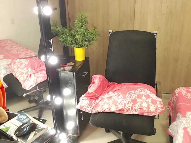 Live sex webcam photo for LizaDouson #274609466