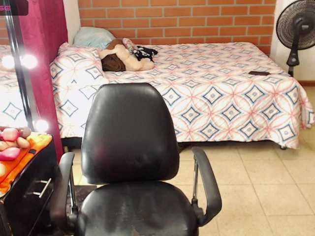 Live sex webcam photo for LizaDouson #276201070