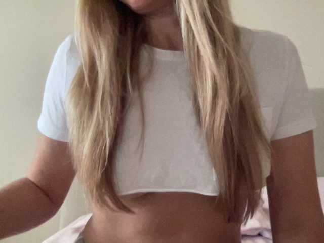 Live sex webcam photo for LizaFlower1 #294329400