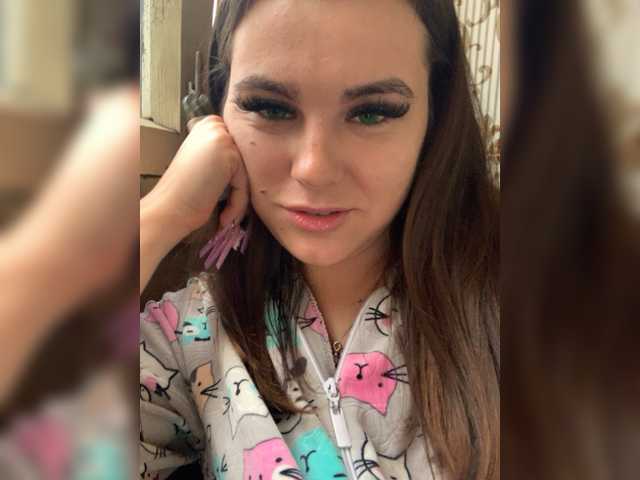 Live sex webcam photo for LizaHot #275693780