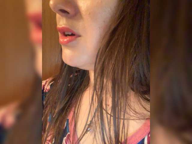 Live sex webcam photo for LizaHot #275894425