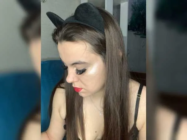 Live sex webcam photo for LizaHot #277381201