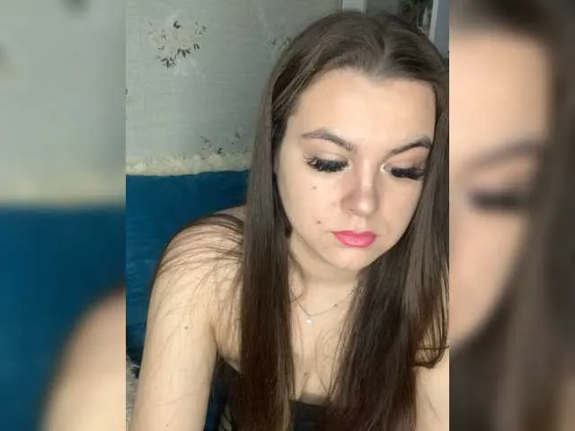 Live sex webcam photo for LizaHot #277542132