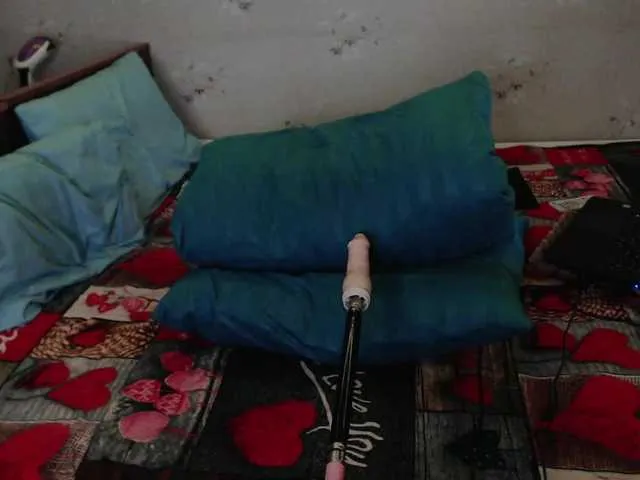 Live sex webcam photo for LizaHot #277692370