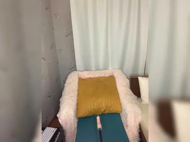 Live sex webcam photo for LizaHot #287846175