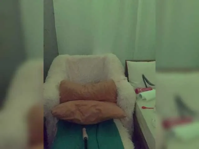 Live sex webcam photo for LizaHot #288749227