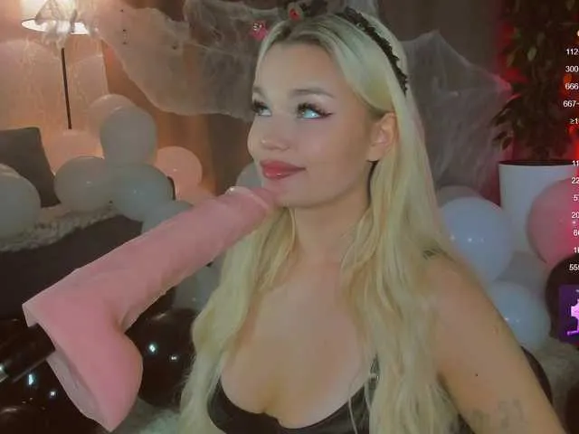 Live sex webcam photo for LizaTayloo #292178237
