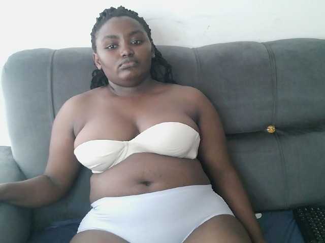 Live sex webcam photo for Lizcutie1 #292134991