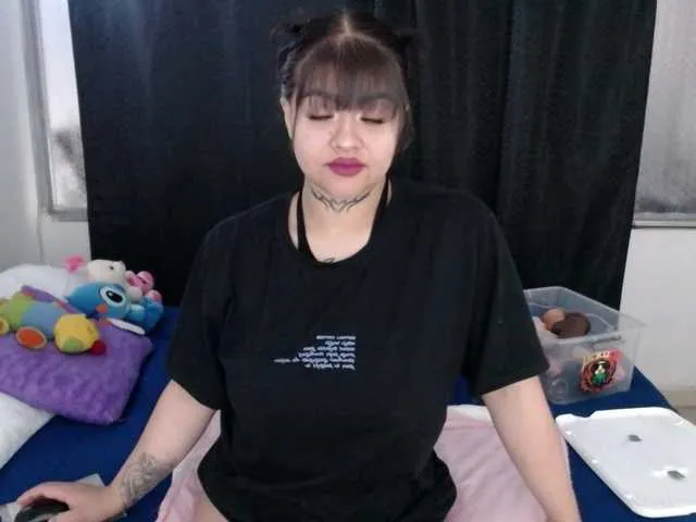 Live sex webcam photo for Lizhot2305 #292347332