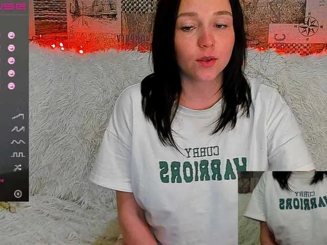 Live sex webcam photo for LizySonya #273429088