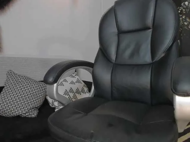 Live sex webcam photo for LizzHamilton #273355636