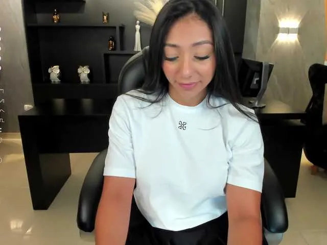 Live sex webcam photo for LizzHamilton #277348645