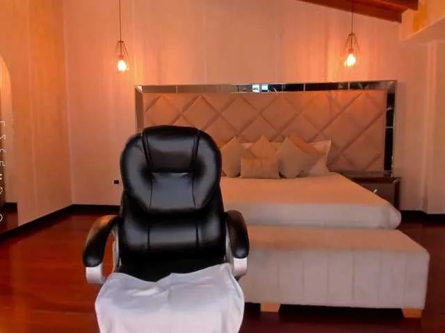 Live sex webcam photo for LizzHamilton #277794442