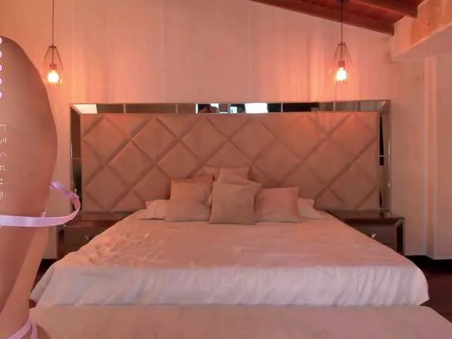 Live sex webcam photo for LizzHamilton #278150581