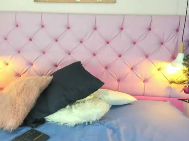 Live sex webcam photo for lizzarobert #271686449