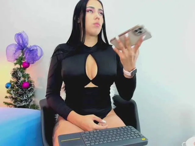 Live sex webcam photo for lizzarobert #271827742