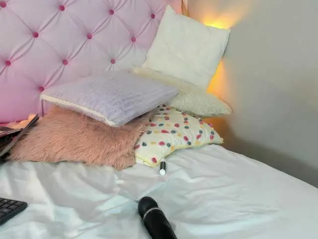 Live sex webcam photo for lizzarobert #274168008