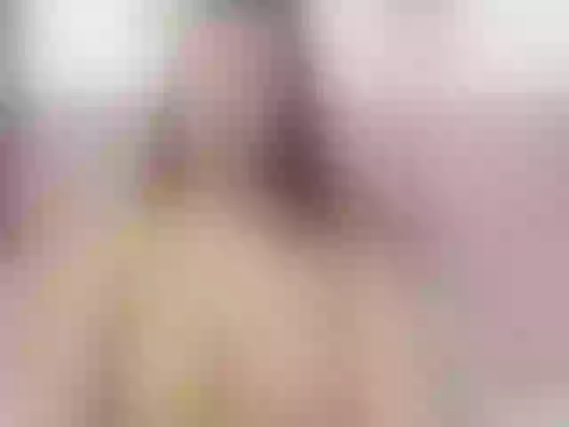 Live sex webcam photo for lizzarobert #276531113