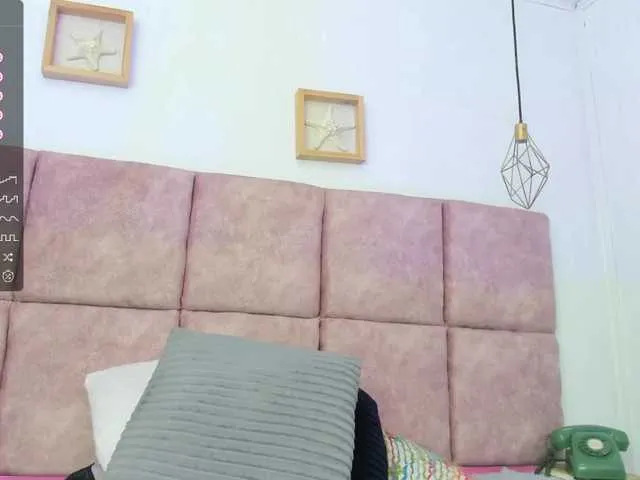 Live sex webcam photo for LizzaRobert #276621042