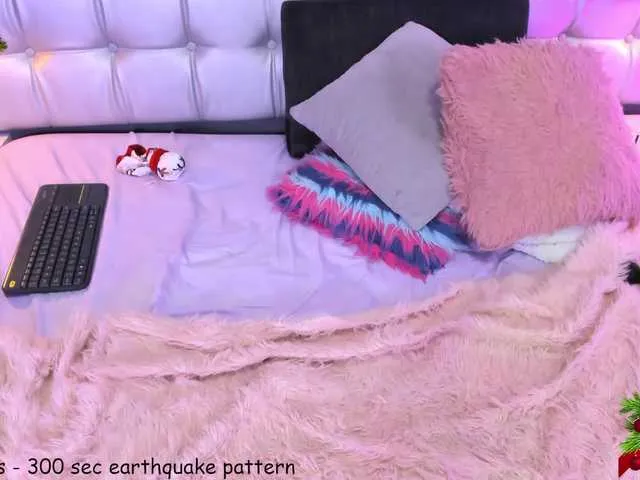 Live sex webcam photo for lizzarobert #276900277