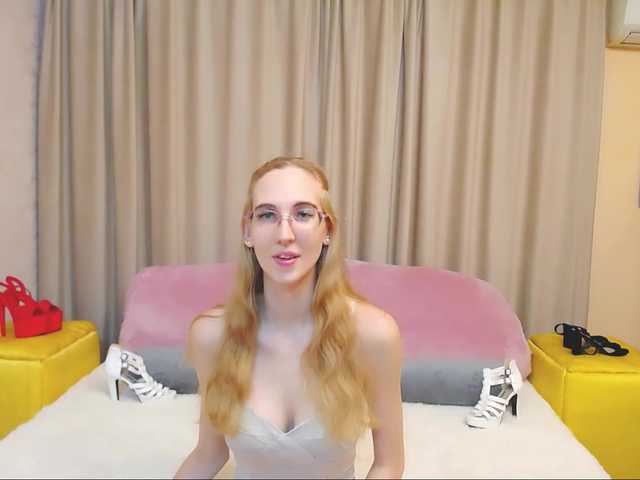 Live sex webcam photo for LizzieBrait #290155915