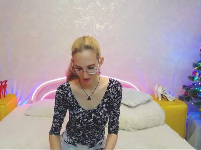 Live sex webcam photo for LizzieBrait #290236046