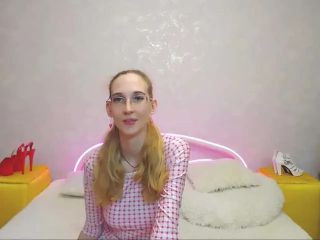 Live sex webcam photo for LizzieBrait #290288569