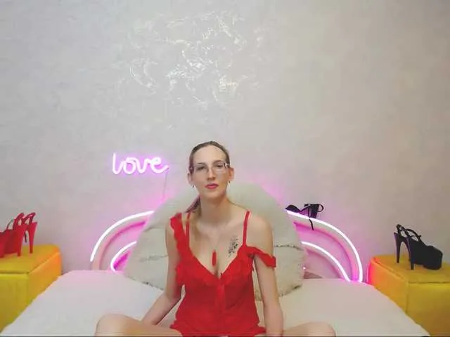 Live sex webcam photo for LizzieBrait #290591190