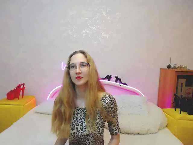 Live sex webcam photo for LizzieBrait #290627403