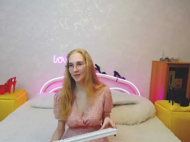 Live sex webcam photo for LizzieBrait #290712233