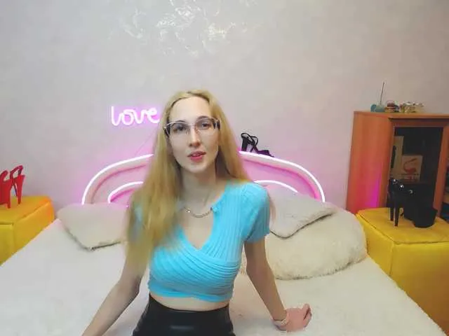 Live sex webcam photo for LizzieBrait #290813464