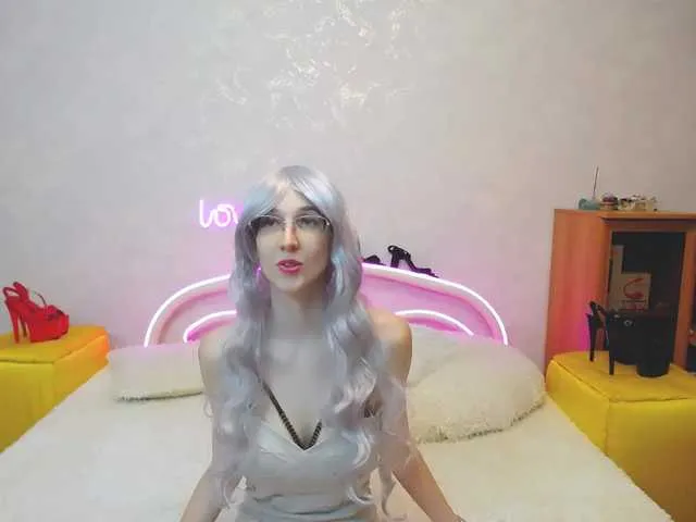 Live sex webcam photo for LizzieBrait #290883064