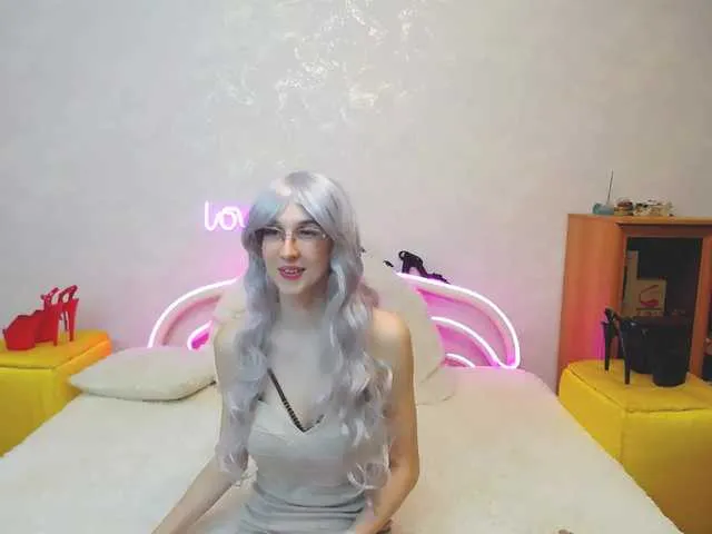 Live sex webcam photo for LizzieBrait #290884652