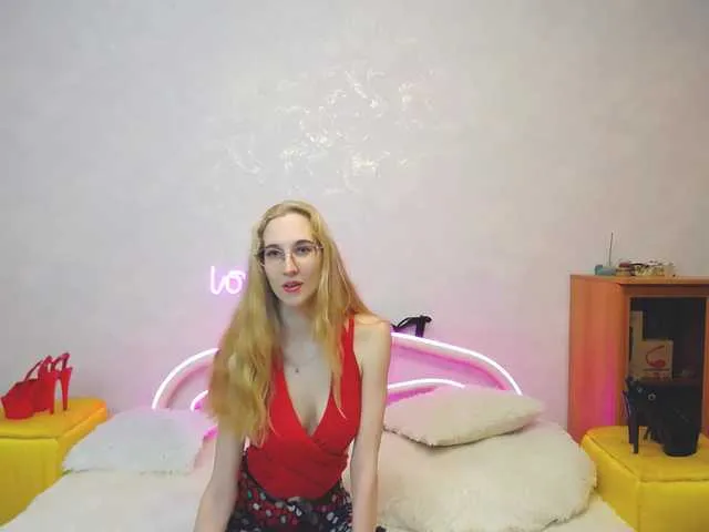 Live sex webcam photo for LizzieBrait #290894547