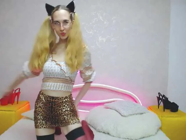 Live sex webcam photo for LizzieBrait #291192125