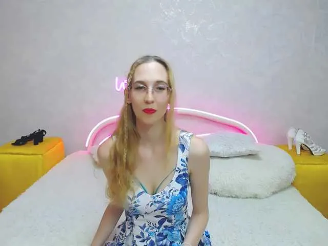 Live sex webcam photo for LizzieBrait #291292770