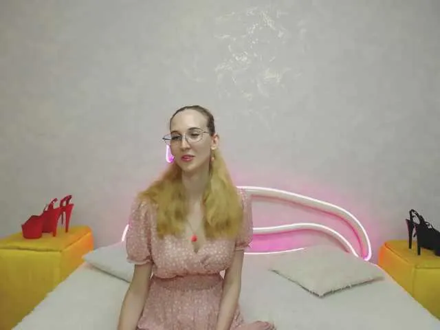 Live sex webcam photo for LizzieBrait #291482642