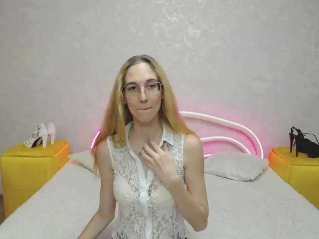 Live sex webcam photo for LizzieBrait #291543966