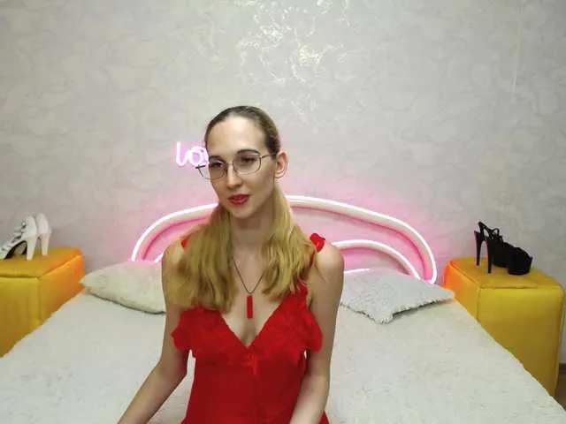 Live sex webcam photo for LizzieBrait #291655680