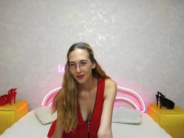 Live sex webcam photo for LizzieBrait #291771247
