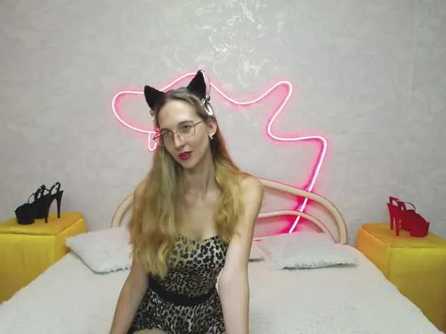 Live sex webcam photo for LizzieBrait #291893341