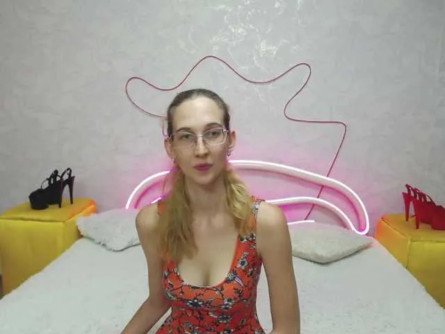 Live sex webcam photo for LizzieBrait #291913813