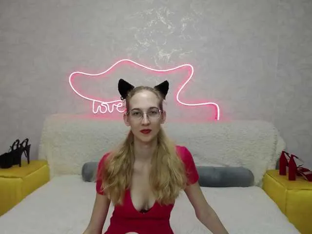 Live sex webcam photo for LizzieBrait #292149663